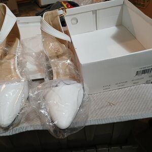 Brand New Pointy Toe Ankle Strap Leather Elegant White Women's Heels Size 9W New